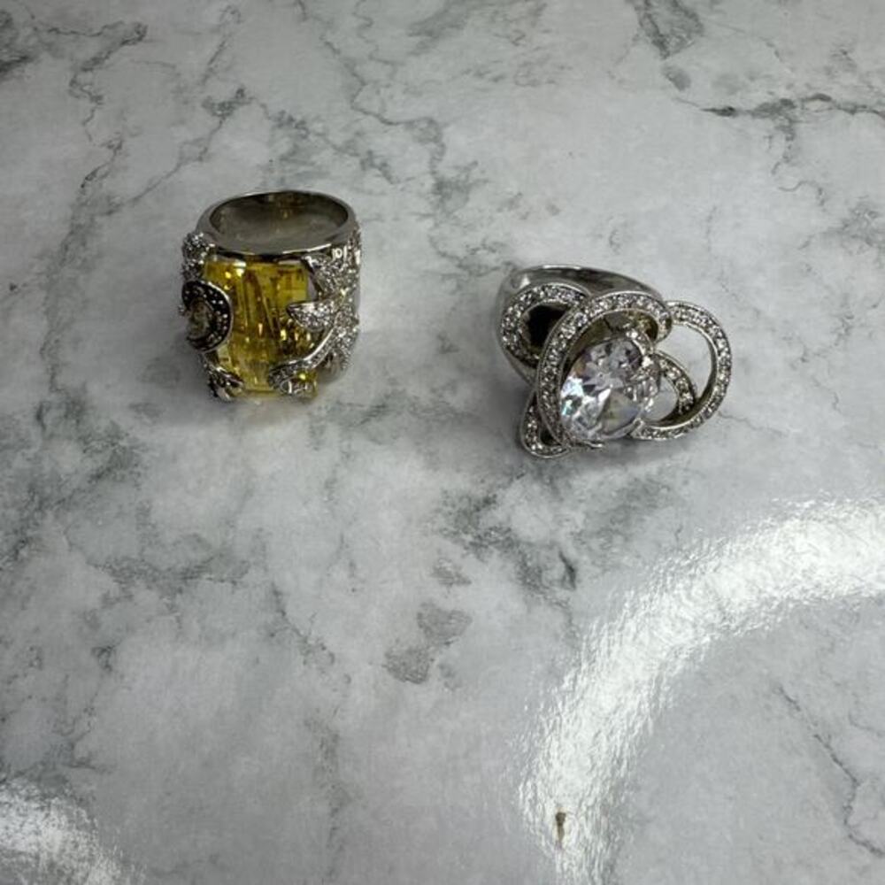 MX STERLING SILVER RING WITH LIGHT GREEN CRYSTAL? - SIZE 7 -